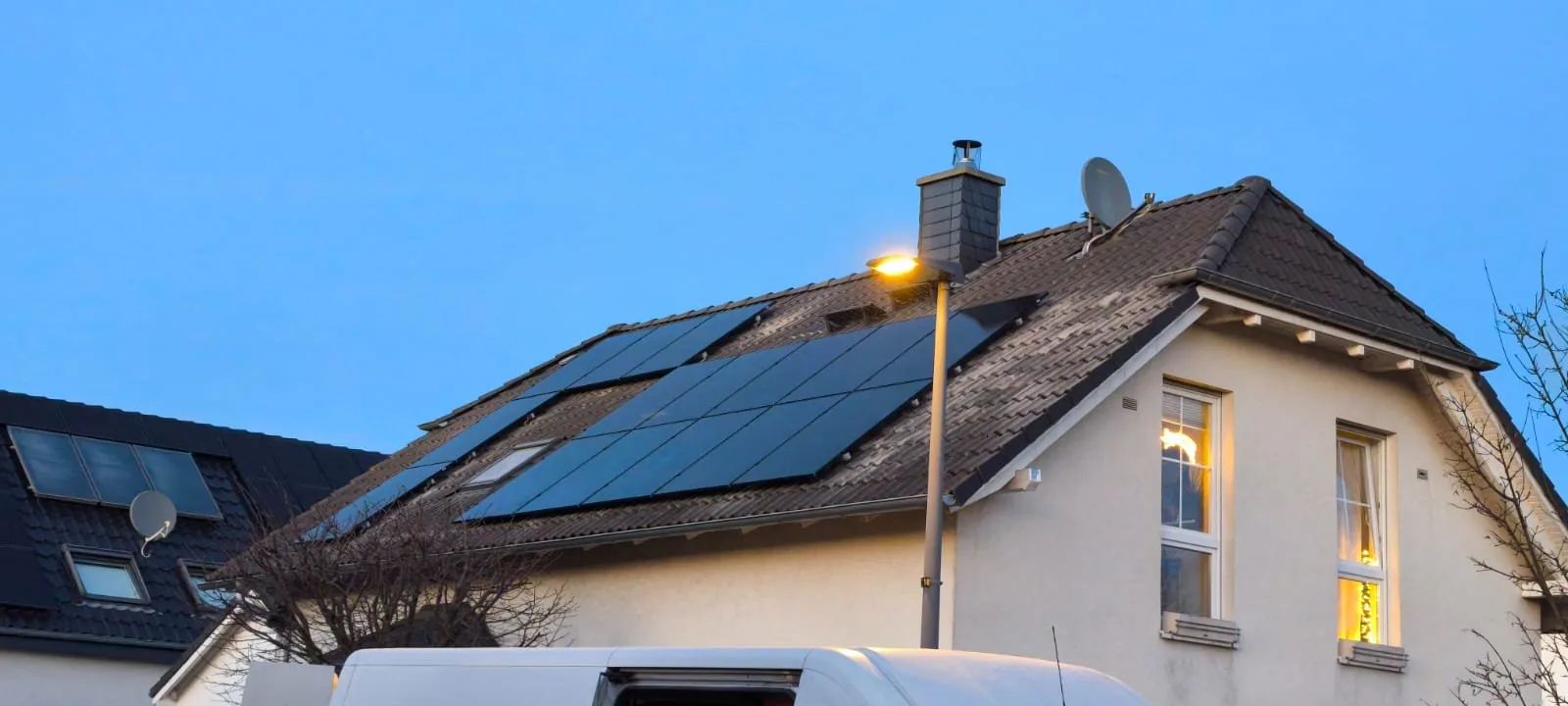 Großflächige Dachanlage Photovoltaik für Gewerbe und Privathaushalte Düren